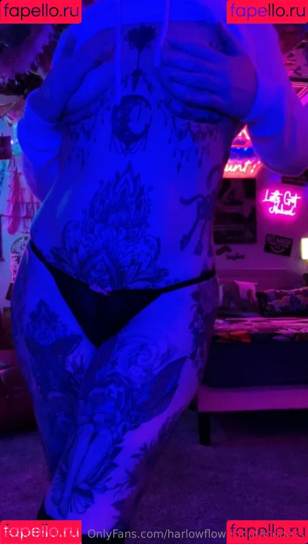 harlowflowerfootgoddess / hippyharlow Onlyfans Photo Gallery 