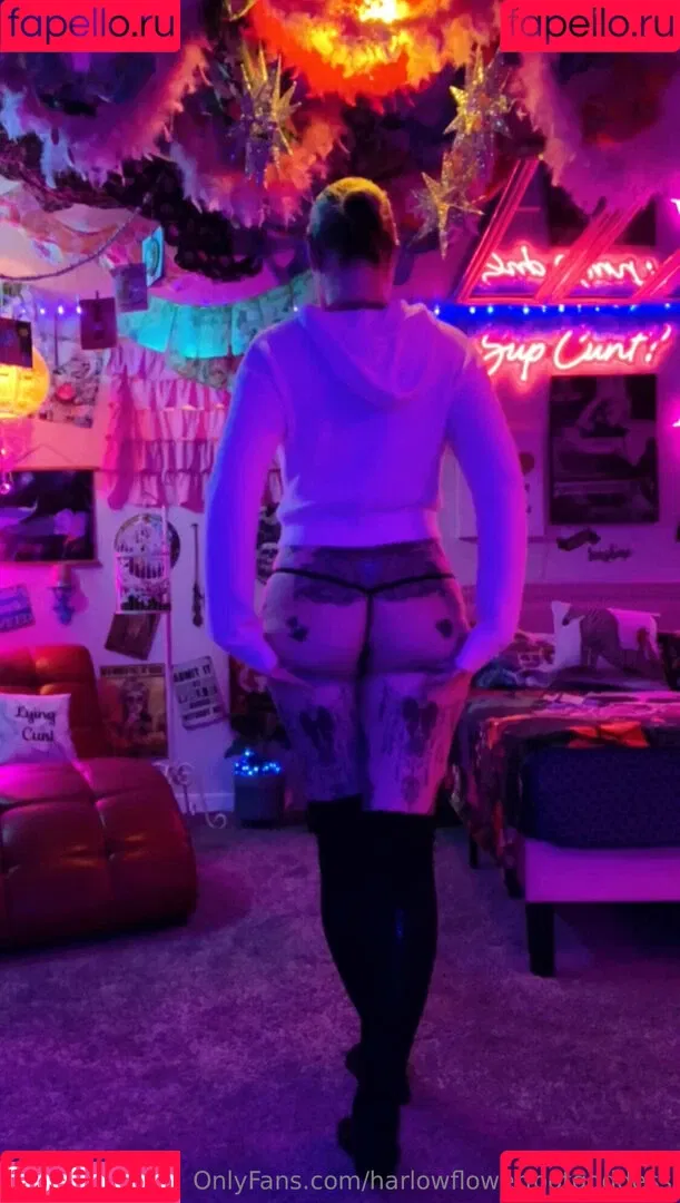 harlowflowerfootgoddess / hippyharlow Onlyfans Photo Gallery 