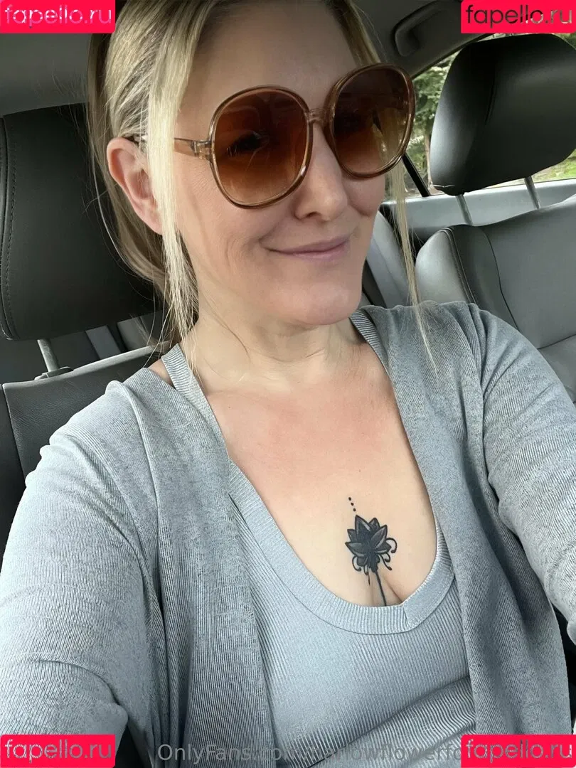 harlowflowerfootgoddess / hippyharlow Onlyfans Photo Gallery 