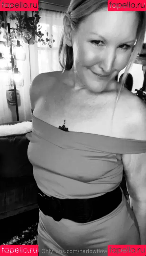 harlowflowerfootgoddess / hippyharlow Onlyfans Photo Gallery 