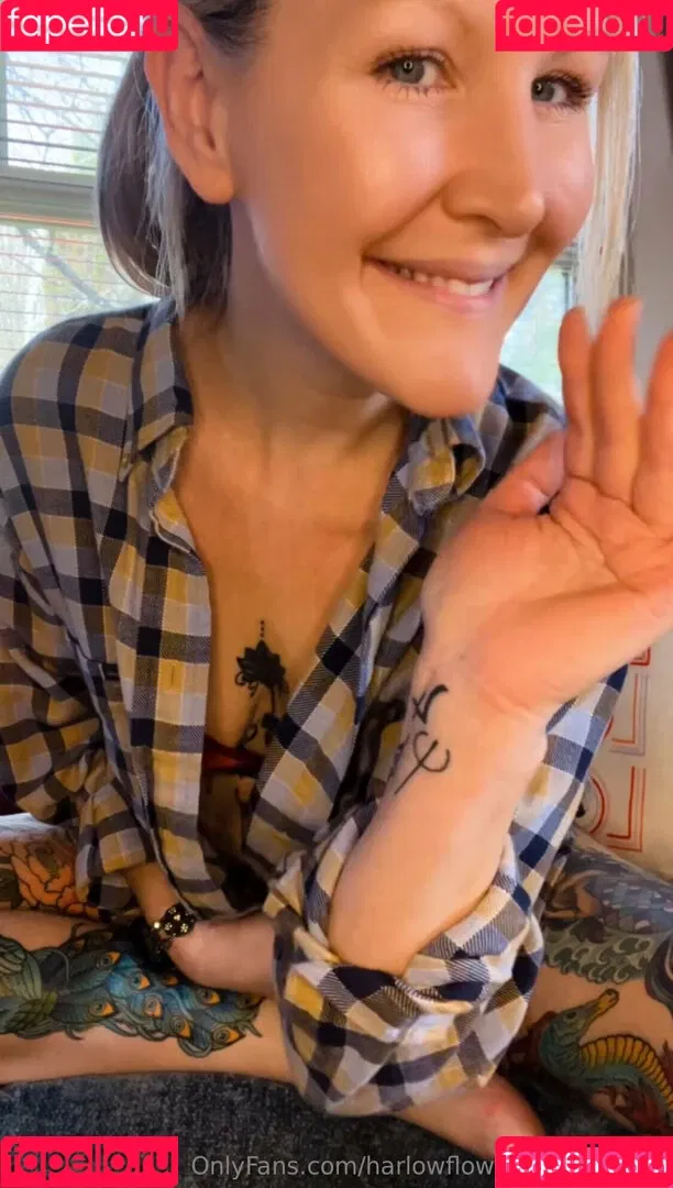 harlowflowerfootgoddess / hippyharlow Onlyfans Photo Gallery 