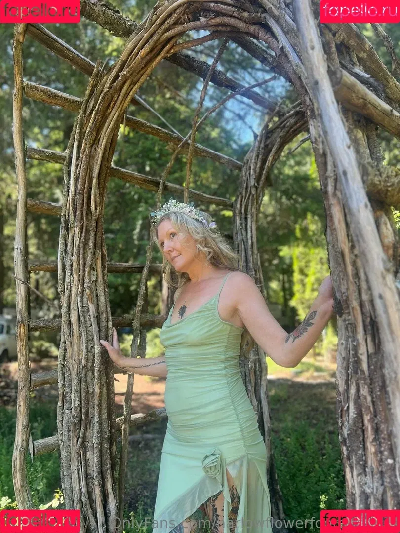 harlowflowerfootgoddess / hippyharlow Onlyfans Photo Gallery 