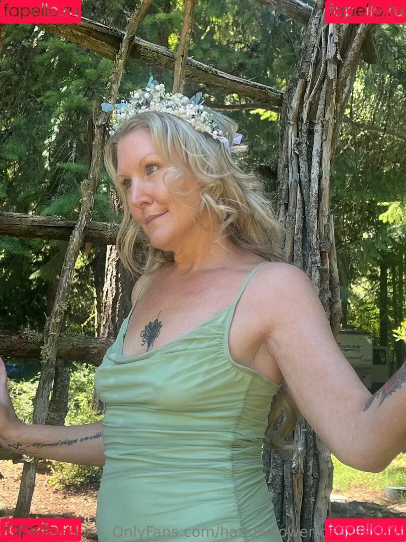 harlowflowerfootgoddess / hippyharlow Onlyfans Photo Gallery 