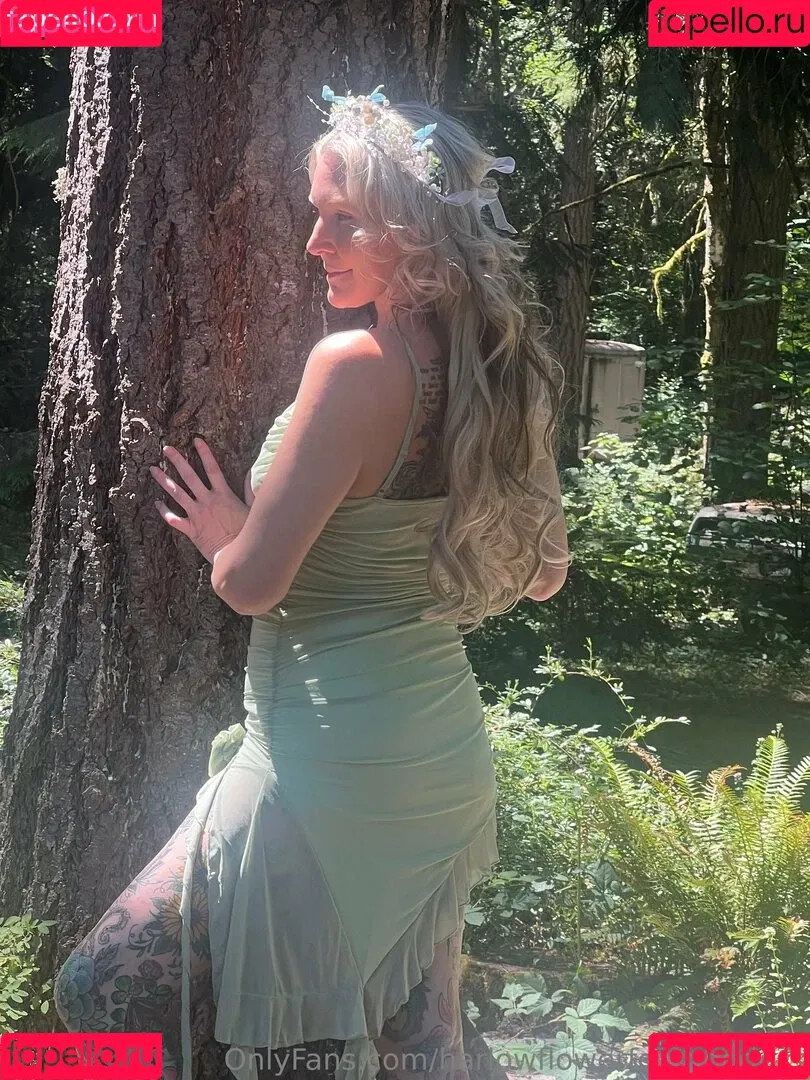 harlowflowerfootgoddess / hippyharlow Onlyfans Photo Gallery 