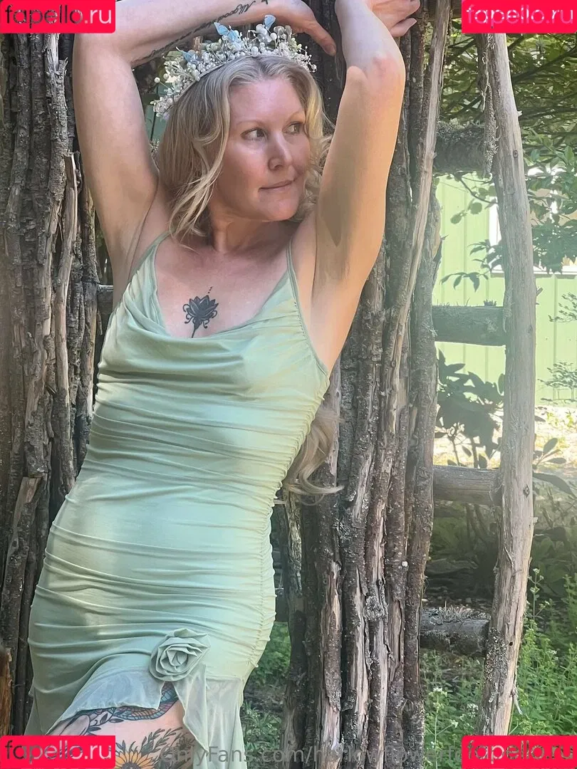 harlowflowerfootgoddess / hippyharlow Onlyfans Photo Gallery 