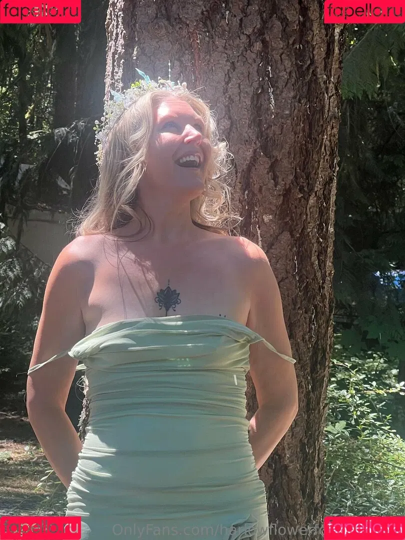 harlowflowerfootgoddess / hippyharlow Onlyfans Photo Gallery 