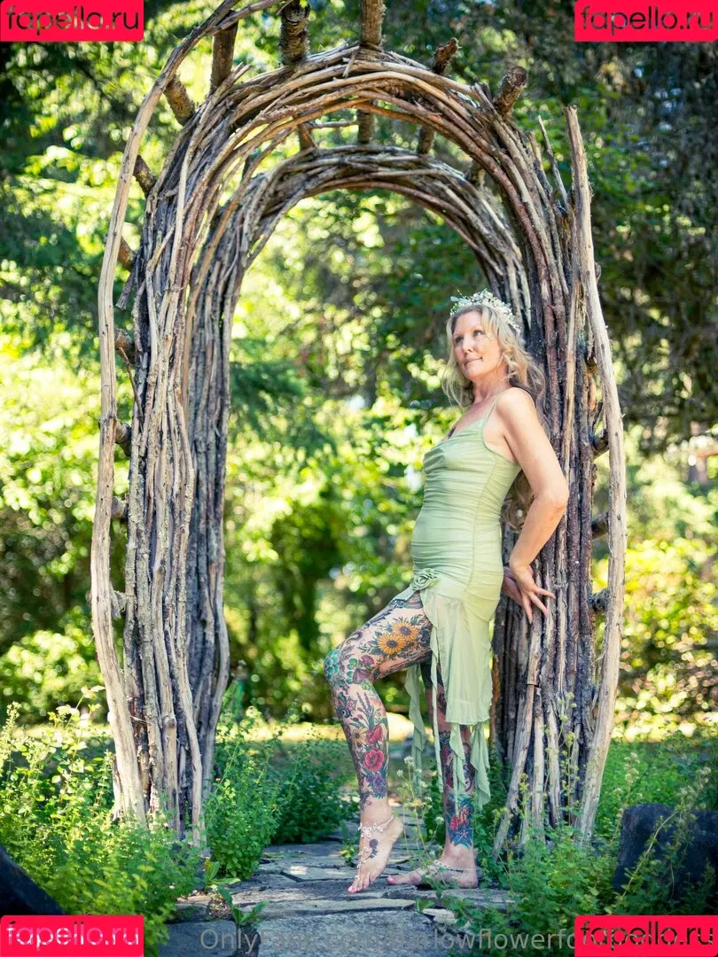 harlowflowerfootgoddess / hippyharlow Onlyfans Photo Gallery 