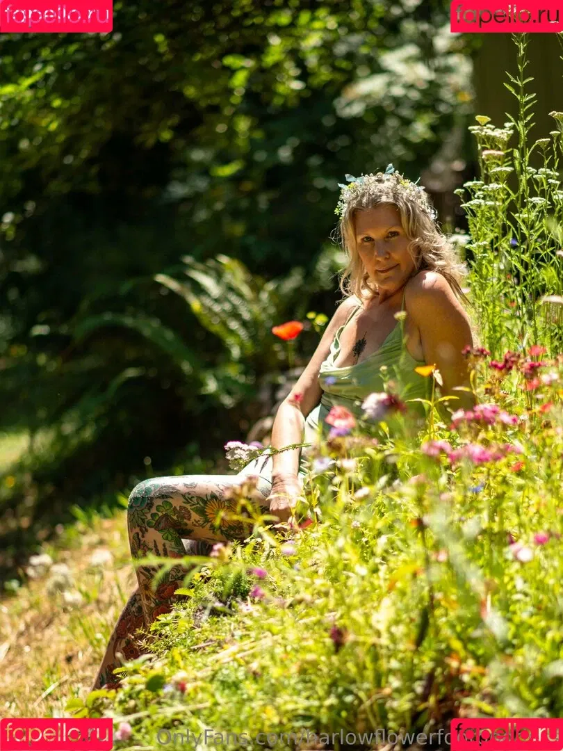 harlowflowerfootgoddess / hippyharlow Onlyfans Photo Gallery 