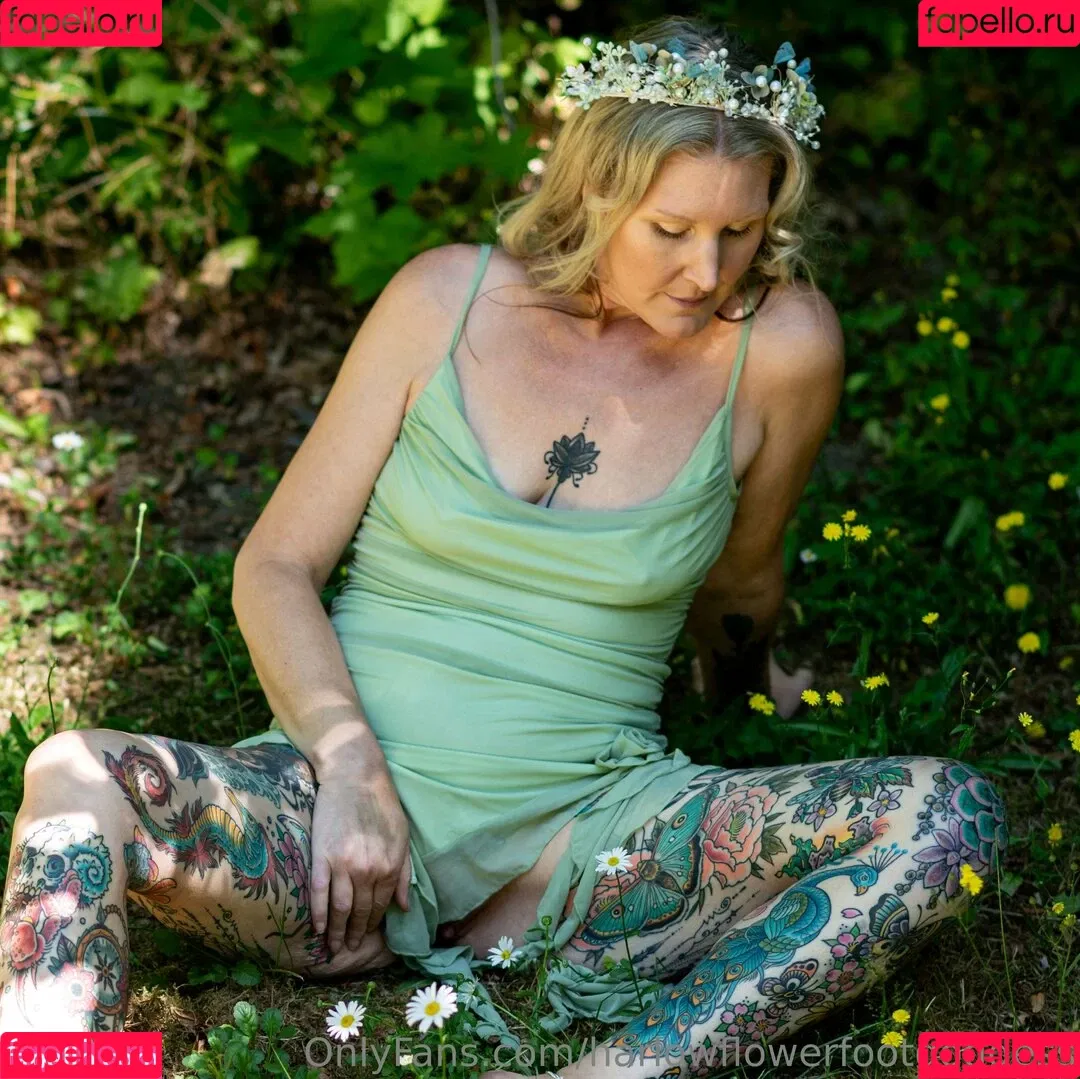 harlowflowerfootgoddess / hippyharlow Onlyfans Photo Gallery 