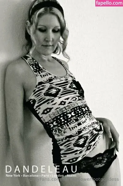 harlowflowerfootgoddess / hippyharlow Onlyfans Photo Gallery 