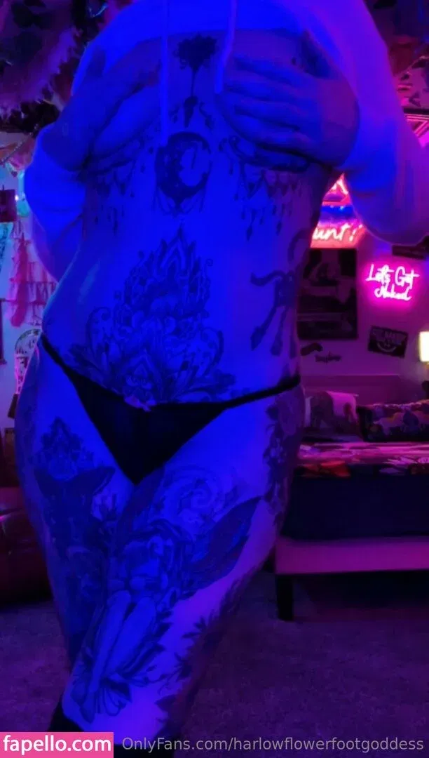 harlowflowerfootgoddess / hippyharlow Onlyfans Photo Gallery 