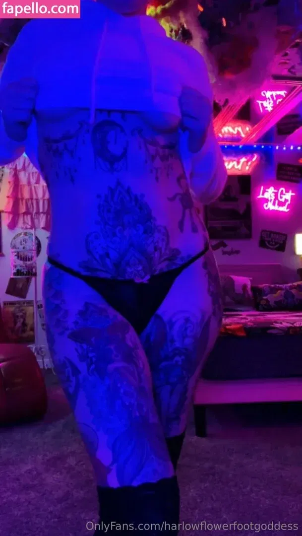 harlowflowerfootgoddess / hippyharlow Onlyfans Photo Gallery 