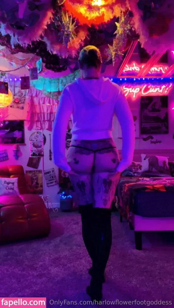 harlowflowerfootgoddess / hippyharlow Onlyfans Photo Gallery 