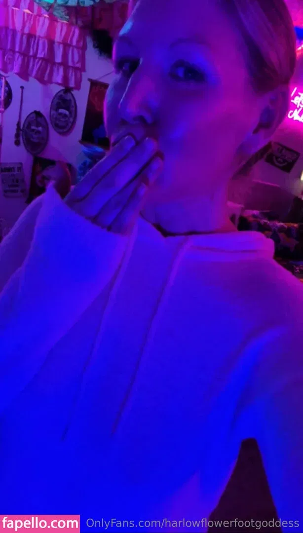 harlowflowerfootgoddess / hippyharlow Onlyfans Photo Gallery 