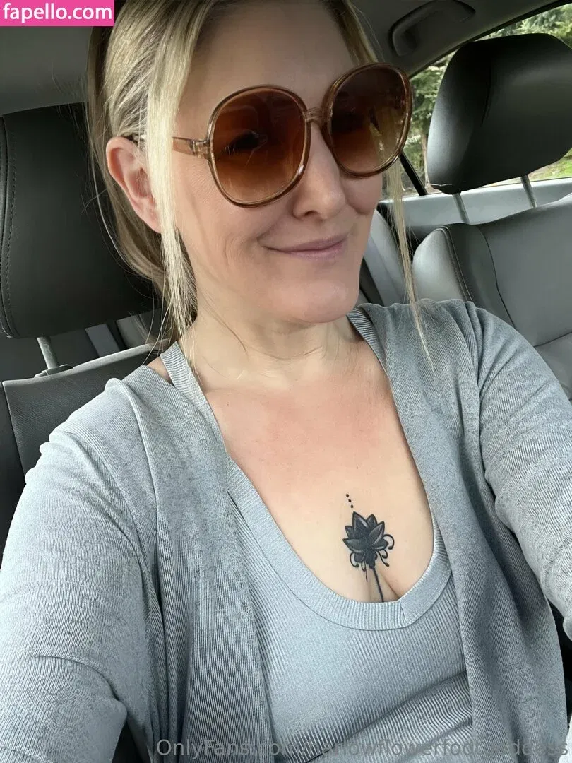 harlowflowerfootgoddess / hippyharlow Onlyfans Photo Gallery 