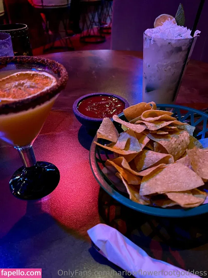 harlowflowerfootgoddess / hippyharlow Onlyfans Photo Gallery 