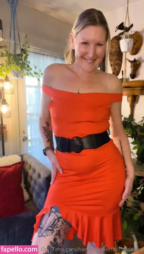 harlowflowerfootgoddess / hippyharlow Onlyfans Photo Gallery 