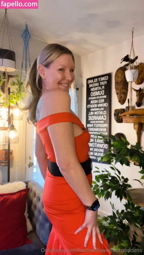 harlowflowerfootgoddess / hippyharlow Onlyfans Photo Gallery 