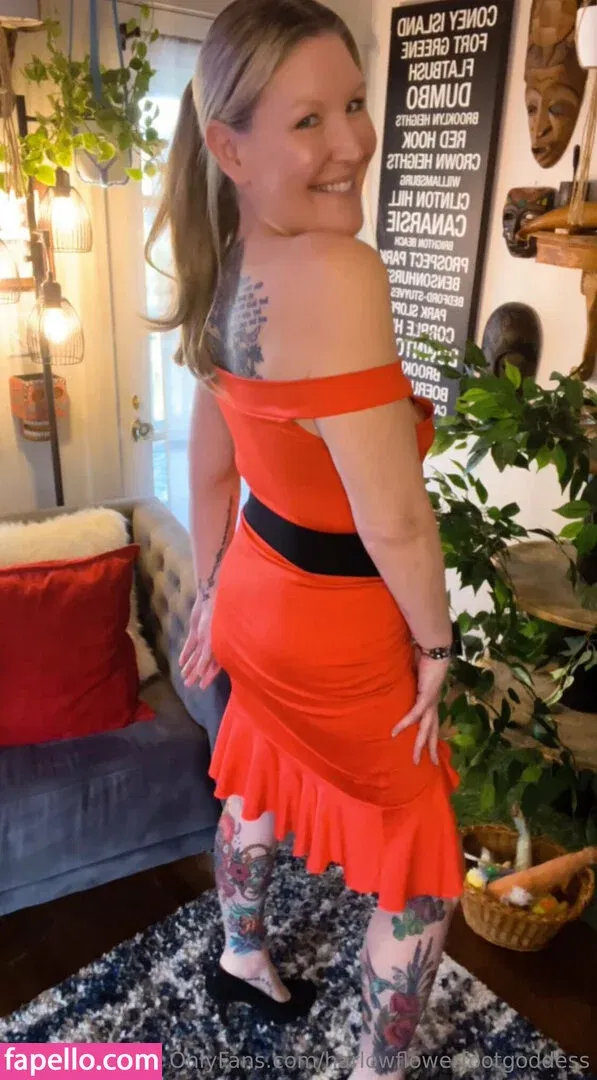 harlowflowerfootgoddess / hippyharlow Onlyfans Photo Gallery 