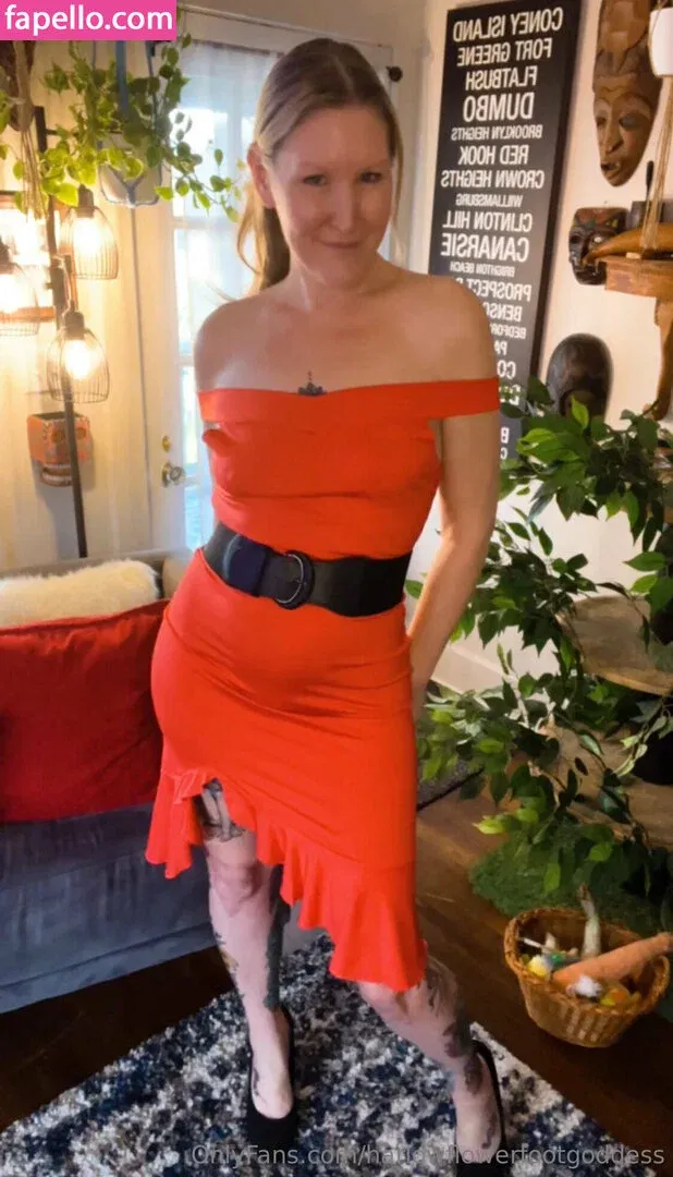 harlowflowerfootgoddess / hippyharlow Onlyfans Photo Gallery 