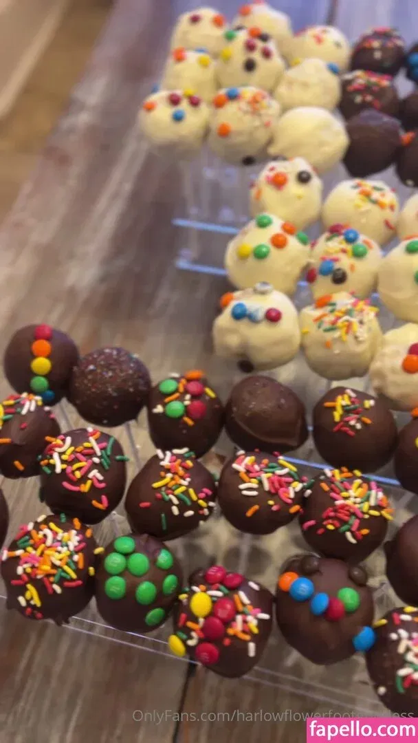 harlowflowerfootgoddess / hippyharlow Onlyfans Photo Gallery 