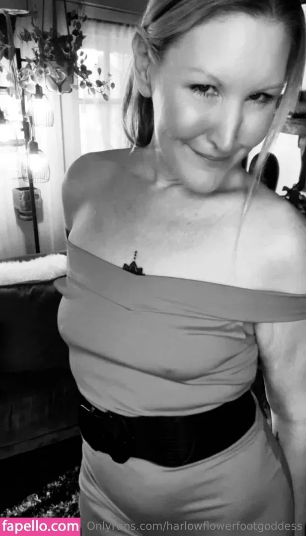 harlowflowerfootgoddess / hippyharlow Onlyfans Photo Gallery 
