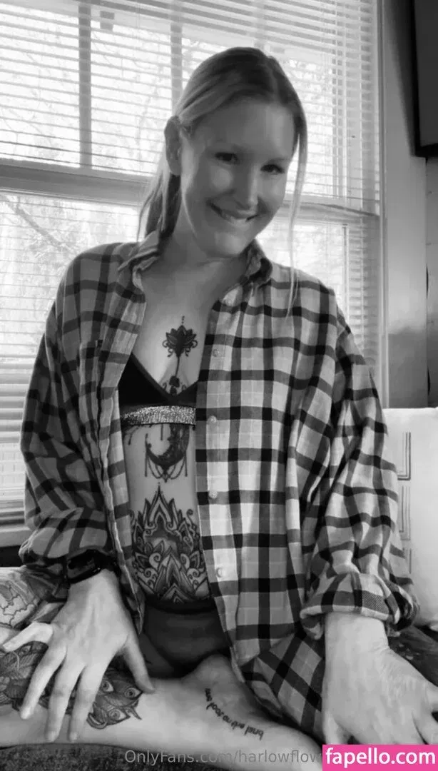 harlowflowerfootgoddess / hippyharlow Onlyfans Photo Gallery 