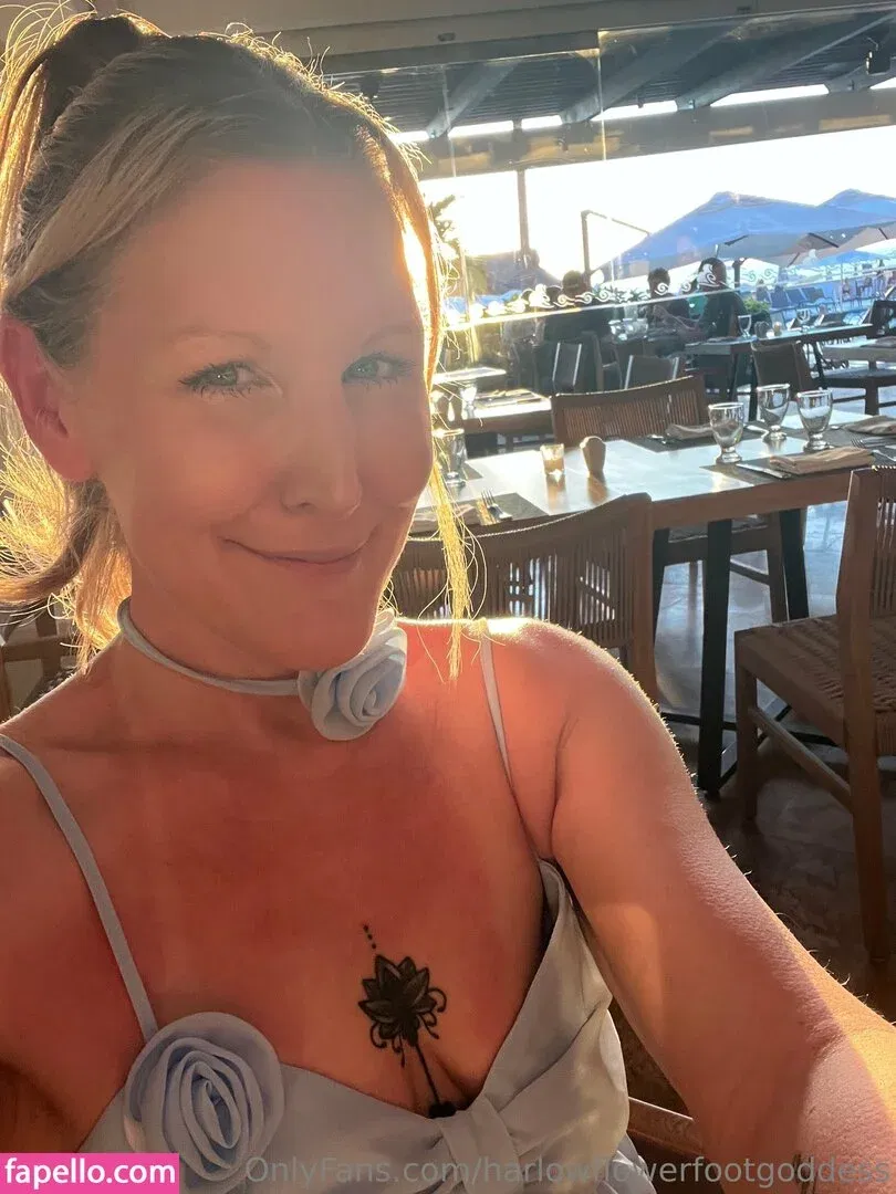 harlowflowerfootgoddess / hippyharlow Onlyfans Photo Gallery 