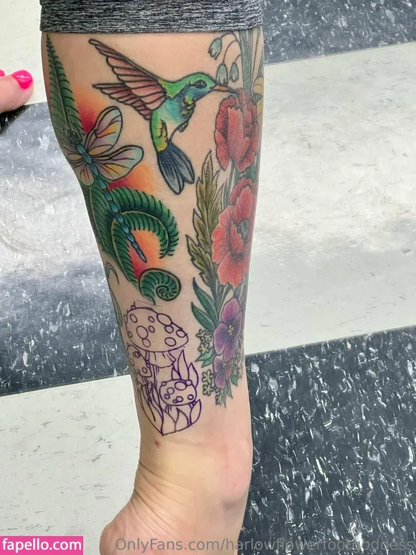 harlowflowerfootgoddess / hippyharlow Onlyfans Photo Gallery 