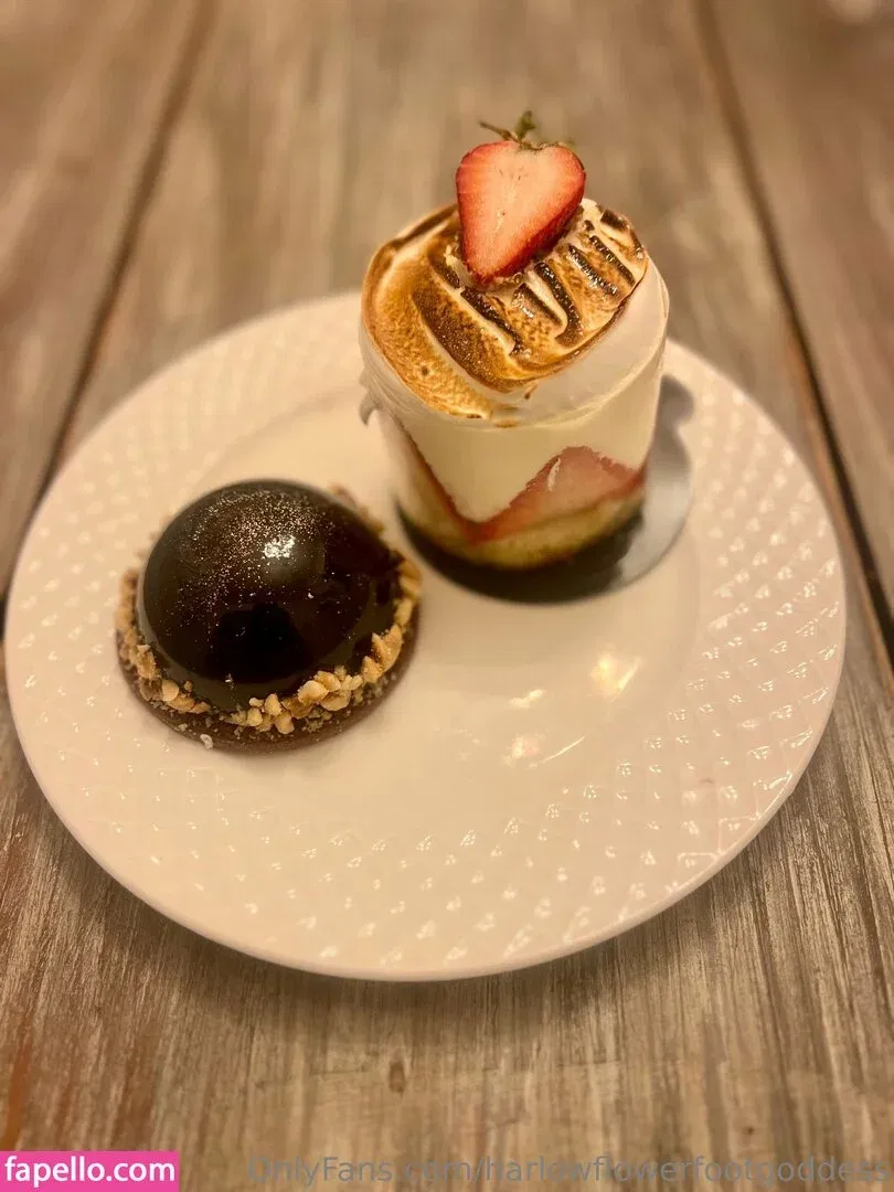 harlowflowerfootgoddess / hippyharlow Onlyfans Photo Gallery 