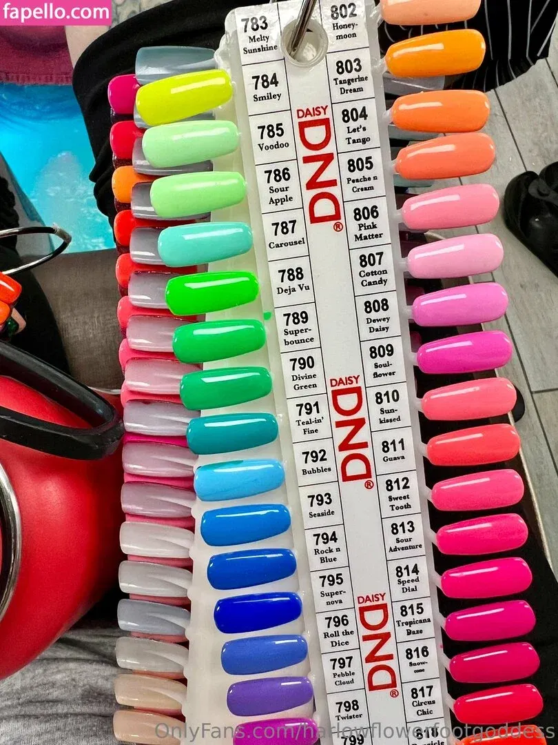 harlowflowerfootgoddess / hippyharlow Onlyfans Photo Gallery 