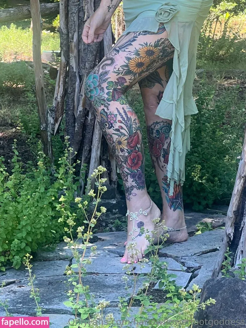 harlowflowerfootgoddess / hippyharlow Onlyfans Photo Gallery 