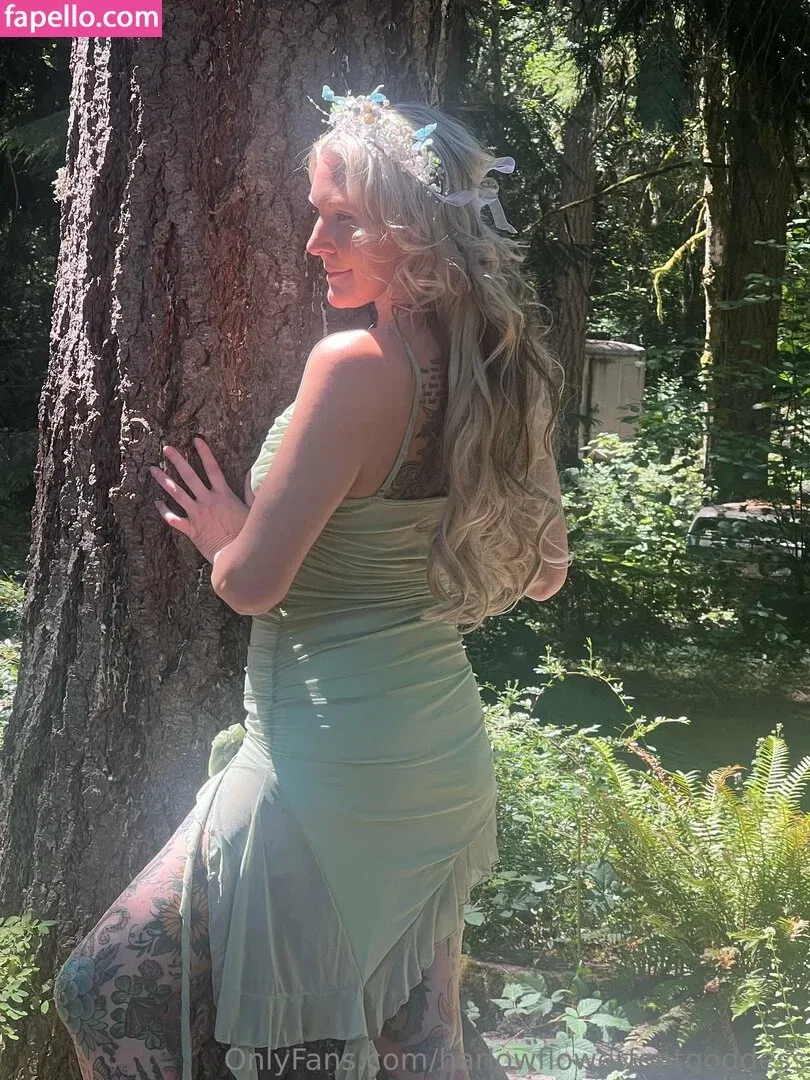 harlowflowerfootgoddess / hippyharlow Onlyfans Photo Gallery 