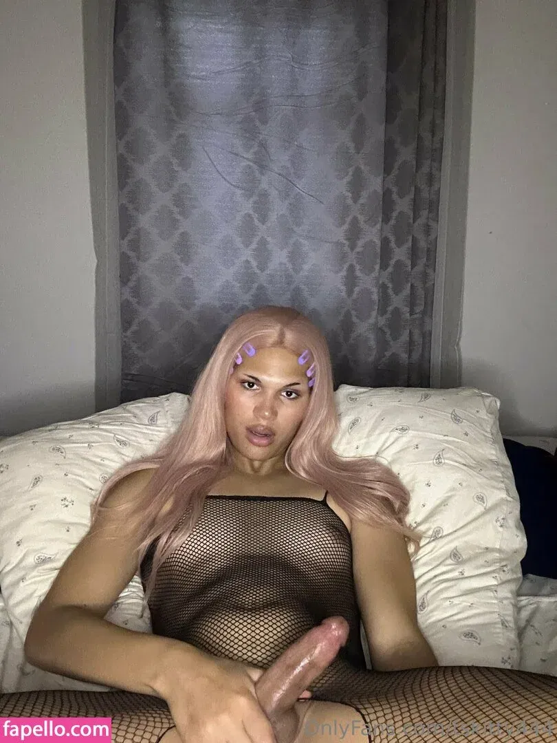 kit_kat1413 / tskitty444 Onlyfans Photo Gallery 