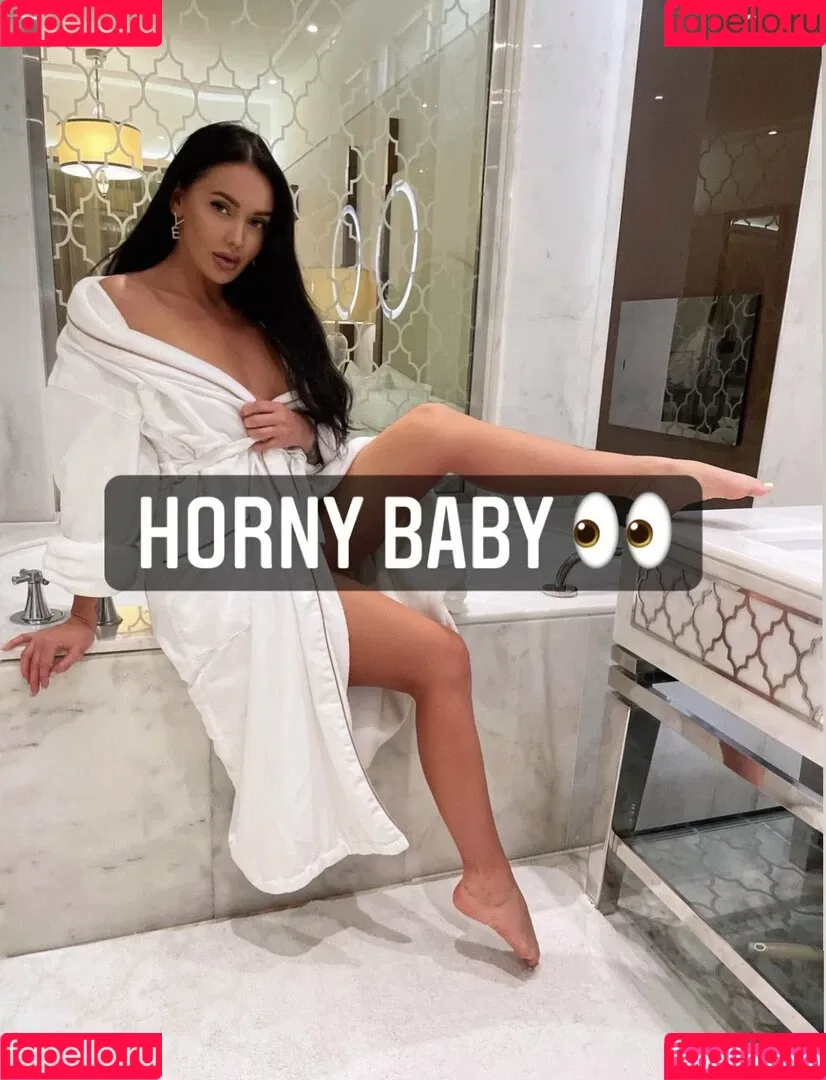 holylovesmolly / xmollyelise Onlyfans Photo Gallery 