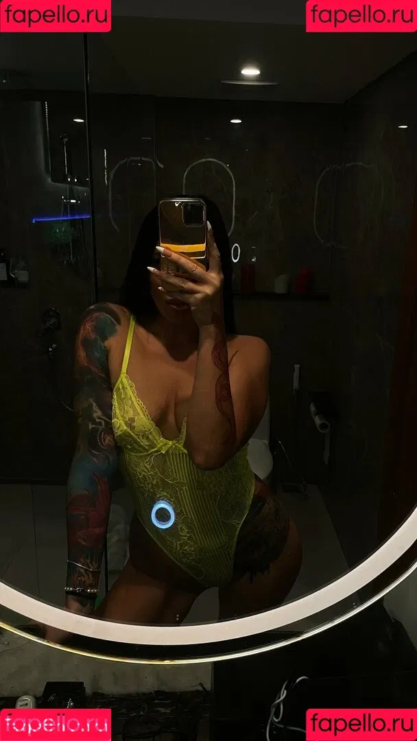 holylovesmolly / xmollyelise Onlyfans Photo Gallery 