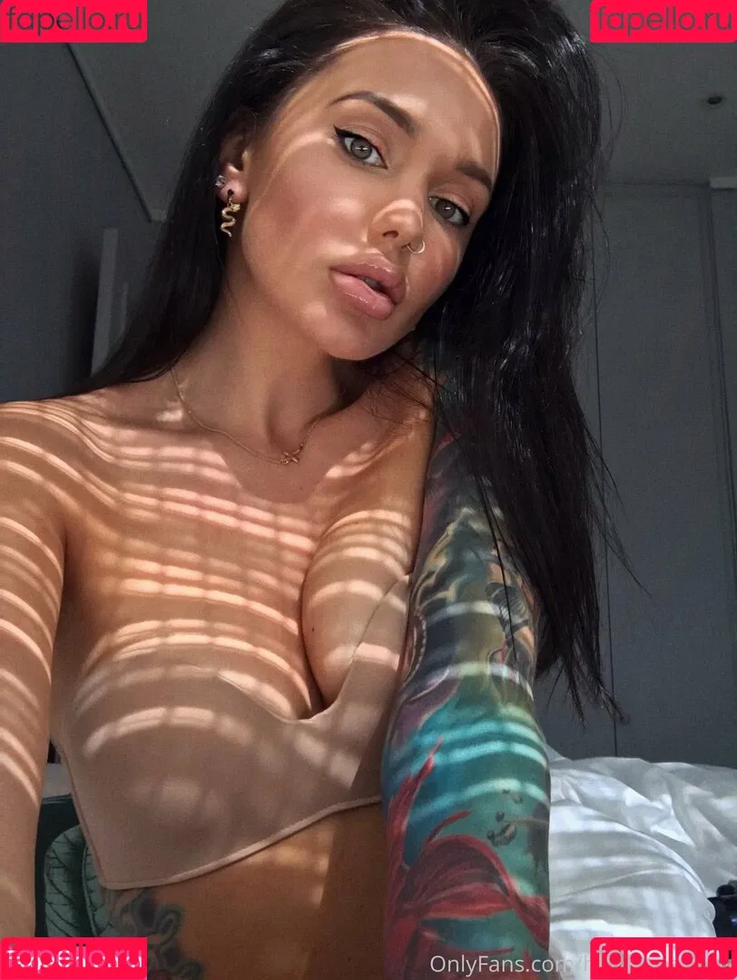 holylovesmolly / xmollyelise Onlyfans Photo Gallery 