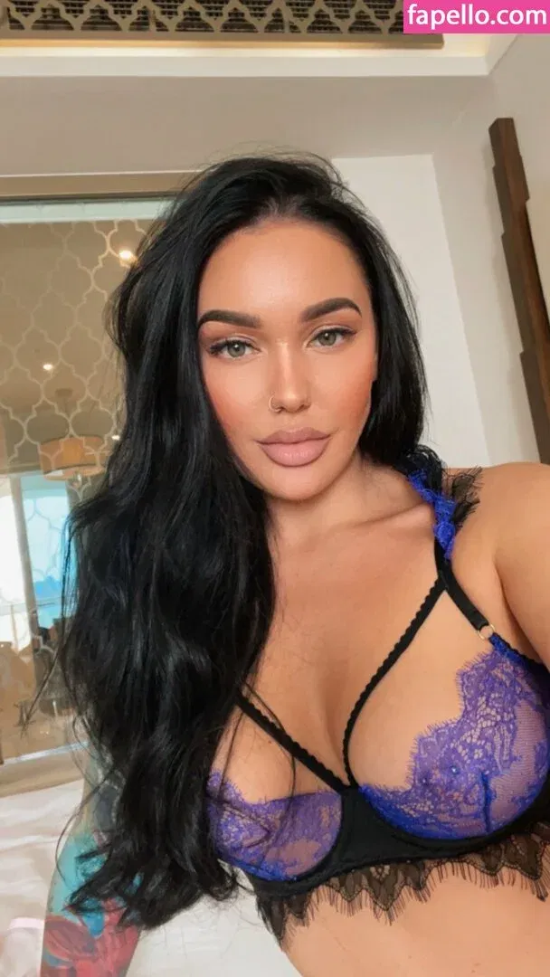 holylovesmolly / xmollyelise Onlyfans Photo Gallery 