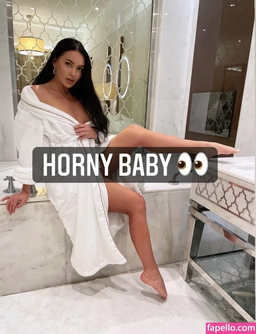 holylovesmolly / xmollyelise Onlyfans Photo Gallery 