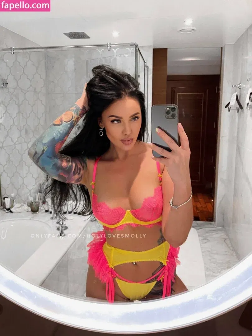 holylovesmolly / xmollyelise Onlyfans Photo Gallery 