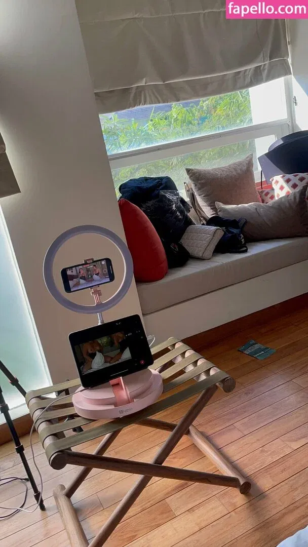 holylovesmolly / xmollyelise Onlyfans Photo Gallery 