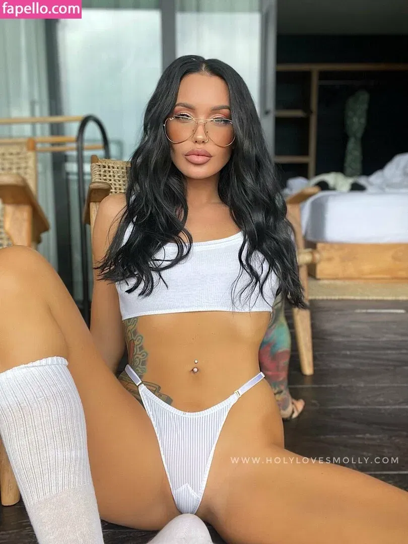 holylovesmolly / xmollyelise Onlyfans Photo Gallery 