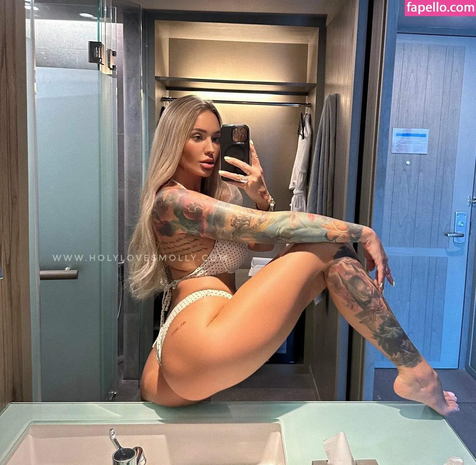holylovesmolly / xmollyelise Onlyfans Photo Gallery 