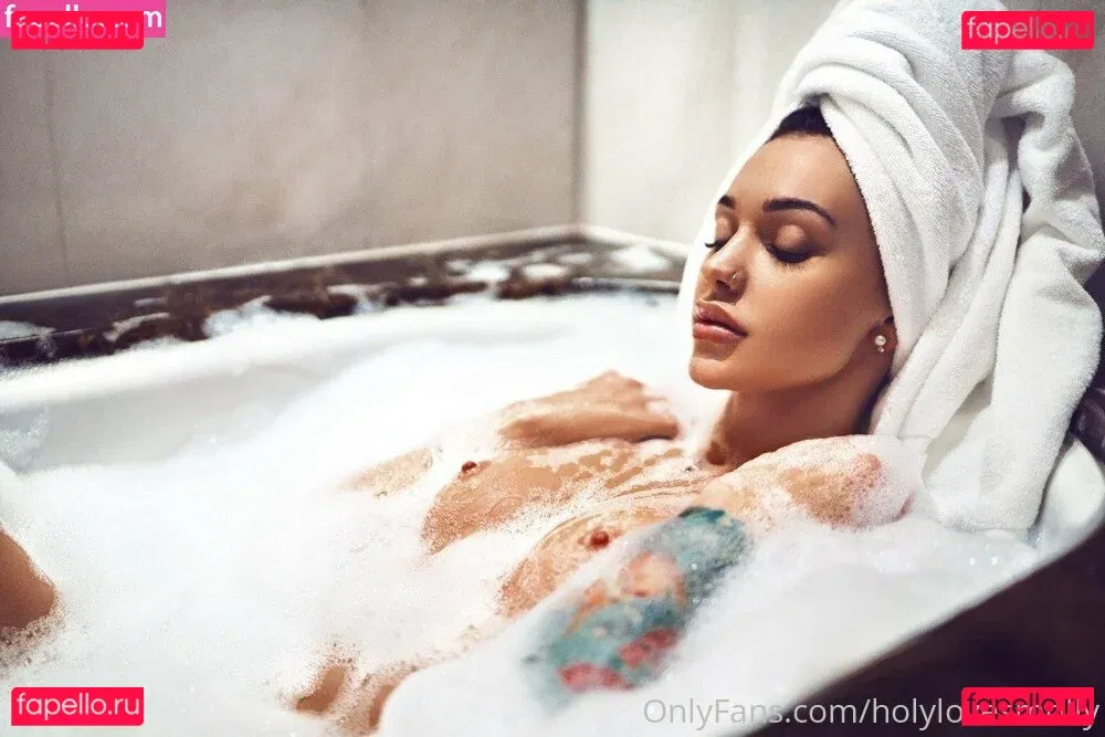 holylovesmolly / xmollyelise Onlyfans Photo Gallery 