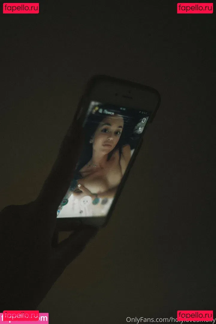 holylovesmolly / xmollyelise Onlyfans Photo Gallery 