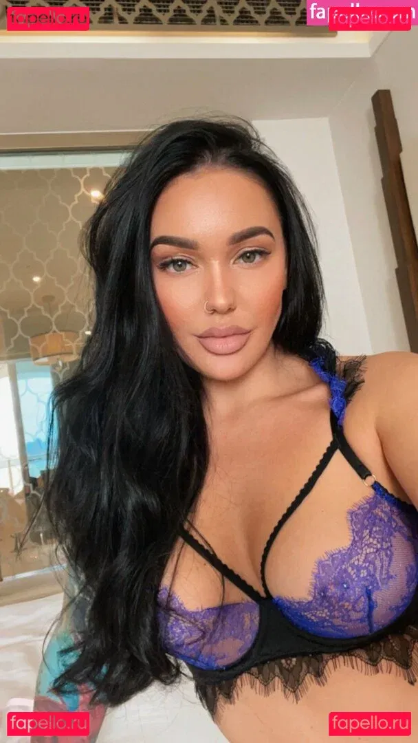 holylovesmolly / xmollyelise Onlyfans Photo Gallery 