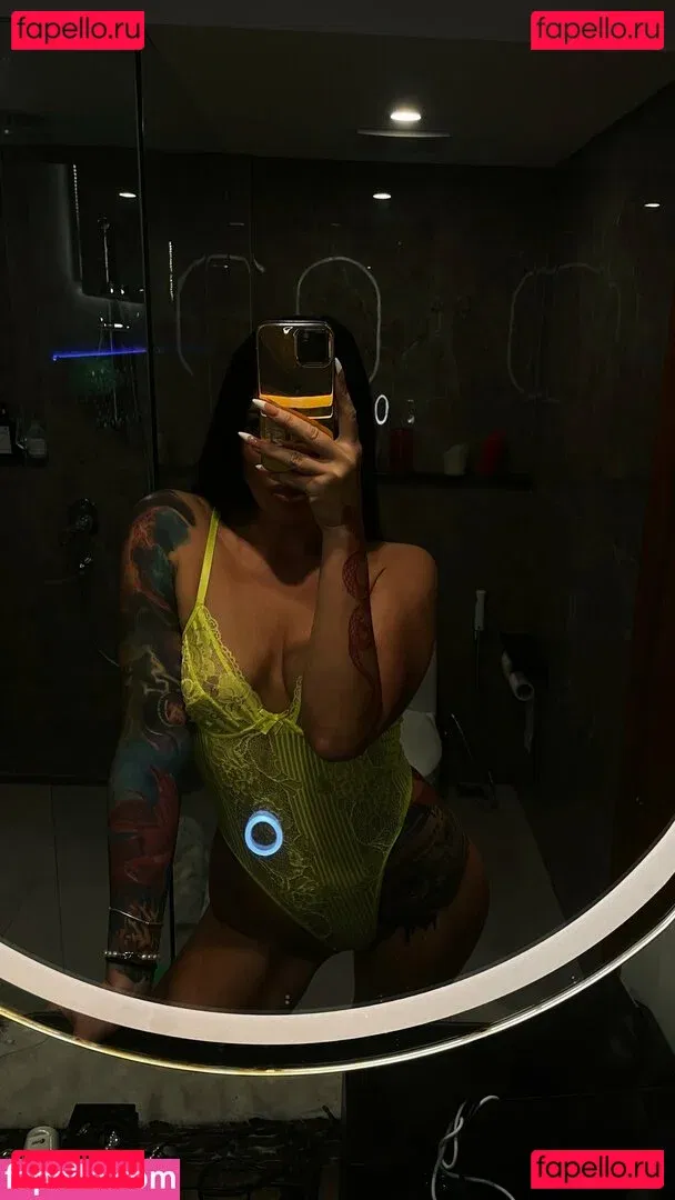 holylovesmolly / xmollyelise Onlyfans Photo Gallery 