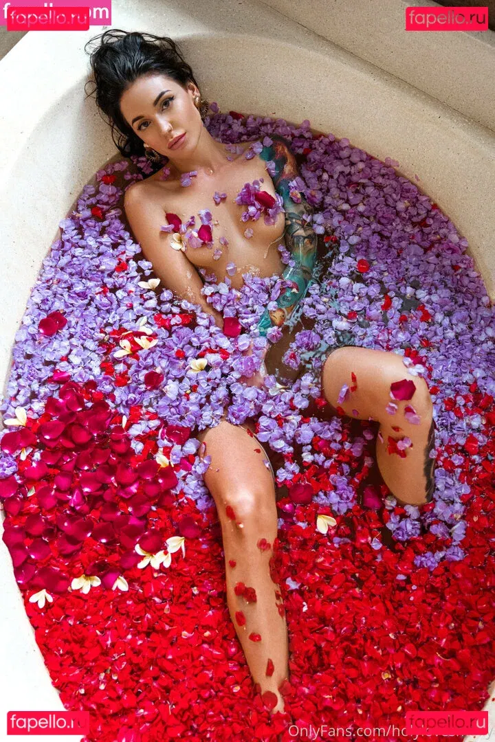 holylovesmolly / xmollyelise Onlyfans Photo Gallery 