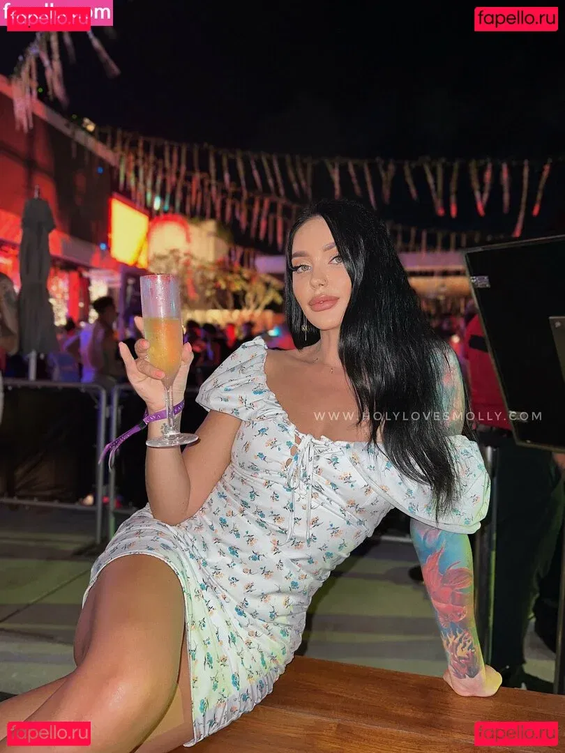 holylovesmolly / xmollyelise Onlyfans Photo Gallery 