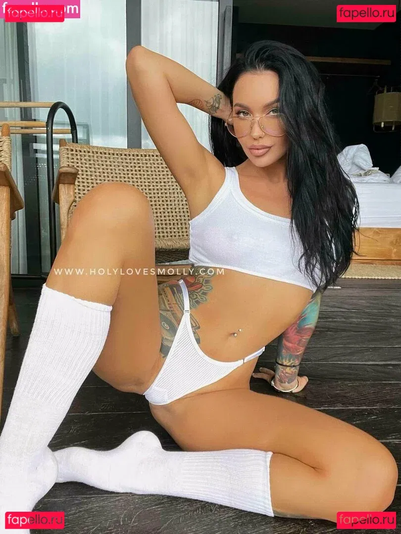 holylovesmolly / xmollyelise Onlyfans Photo Gallery 